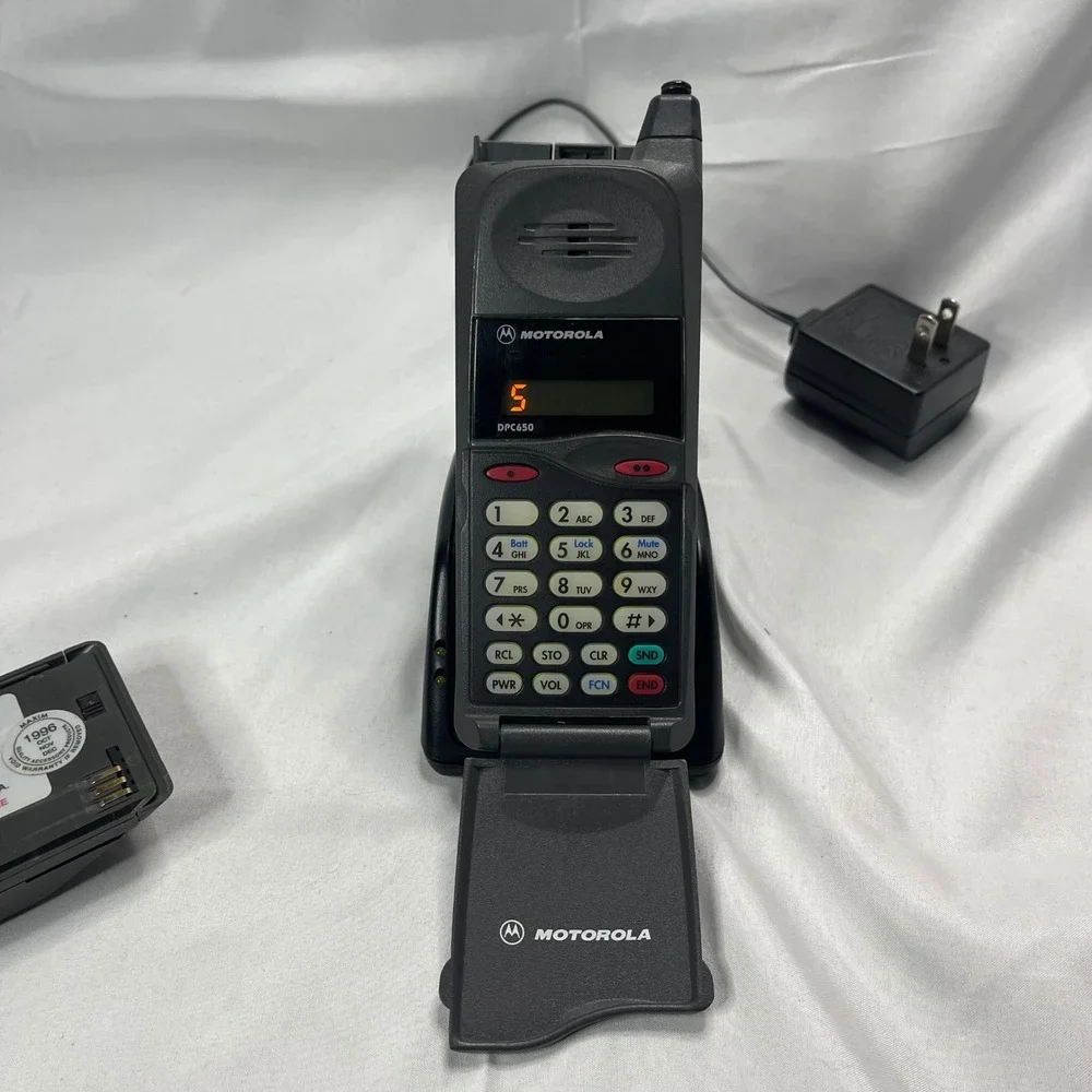 Vintage Motorola DPC650 Flip Cell Phone Bundle Retro TESTED Working